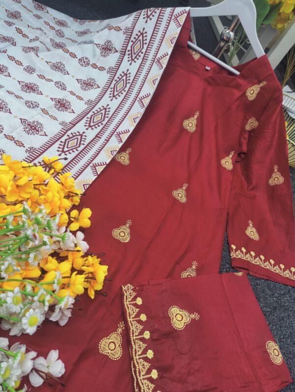 Pakistani three-piece suit with AC cotton kameez featuring jumka embroidery, a pure cotton printed dupatta, and matching embroidered pants. Available in sizes 38, 40, 42, and 44.