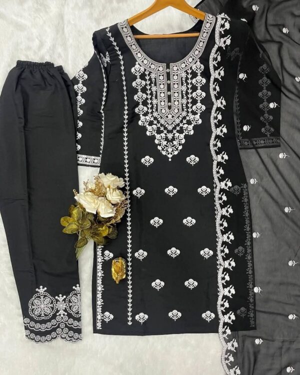 Discover our heavy embroidery necklace design three-piece collection 🛍️ — expertly stitched with VIP cotton and original Indian chiffon georgette fabric 🥻.